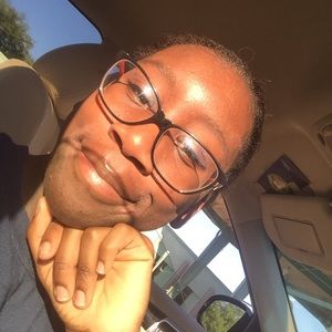 Meet your Posher, Devan